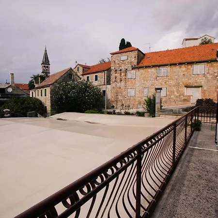 招待所 Nevena 斯普利特卡